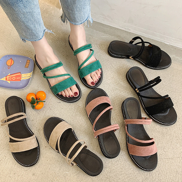 Sieviešu sandales ar plakanām zolēm un zamšādas siksnām