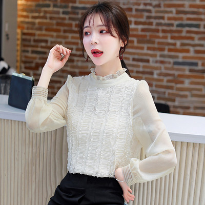 Šiuolaikiniai moteriški marškiniai žema apykakle ir tiulio rankovėmis