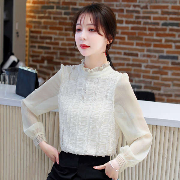 Šiuolaikiniai moteriški marškiniai žema apykakle ir tiulio rankovėmis