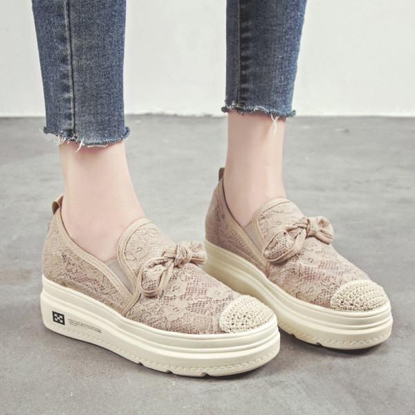 Ikdienas mežģīņu mokasīni ar lenti un platformu