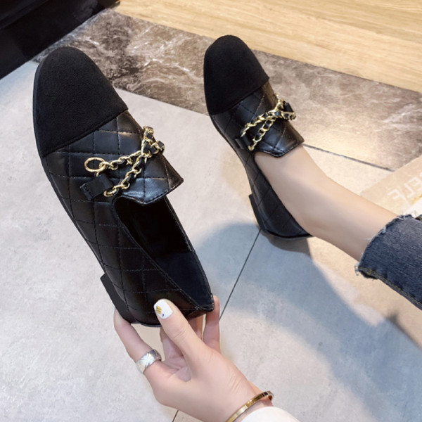 Sieviešu ikdienas ādas mokasīni ar metāla elementu