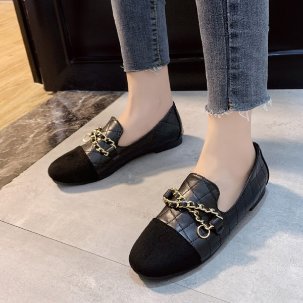 Sieviešu ikdienas ādas mokasīni ar metāla elementu