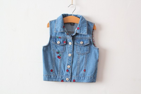 Šiuolaikinė vaikiška džinsinė liemenė mergaitėms su mėlynos spalvos siuvinėjimais