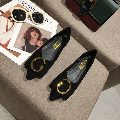 Moteriški modernūs batai plokščiu padu ir metaliniu elementu