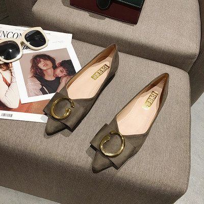 Moteriški modernūs batai plokščiu padu ir metaliniu elementu