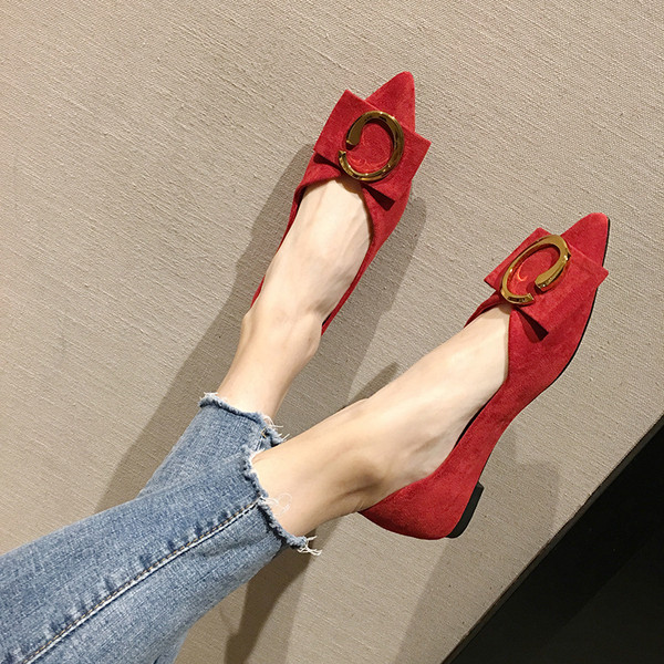 Moteriški modernūs batai plokščiu padu ir metaliniu elementu