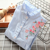 Naujo modelio dryžuoti vaikiški marškinėliai su siuvinėjimu ir žema apykakle mergaitėms