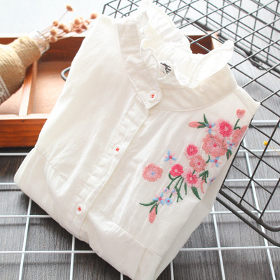 Naujo modelio dryžuoti vaikiški marškinėliai su siuvinėjimu ir žema apykakle mergaitėms