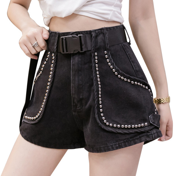 Moteriški modernūs šortai su metaliniais elementais