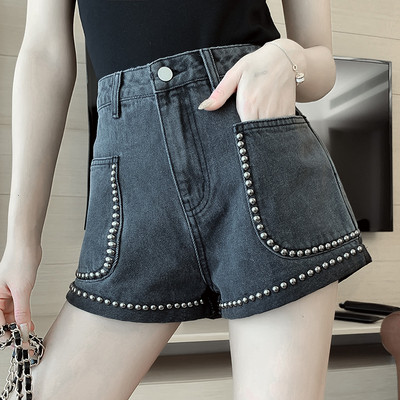 Šiuolaikiniai moteriški šortai aukštu juosmeniu ir metaliniais elementais