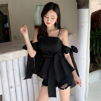 Modernus moteriškas apatinis trikotažas su kaspinėliais ir plonais dirželiais