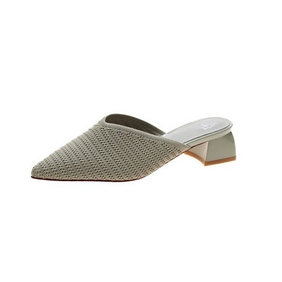 Laisvalaikės šlepetės iš tekstilės ir žemo storo kulno