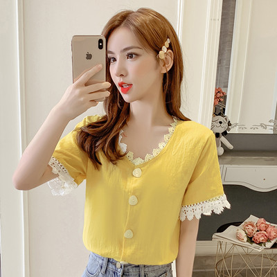 Stilingi moteriški marškiniai trumpomis rankovėmis ir špico iškirpte