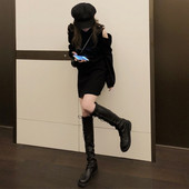 Laisvalaikio moteriška suknelė su iškirptėmis ir 3D elementais