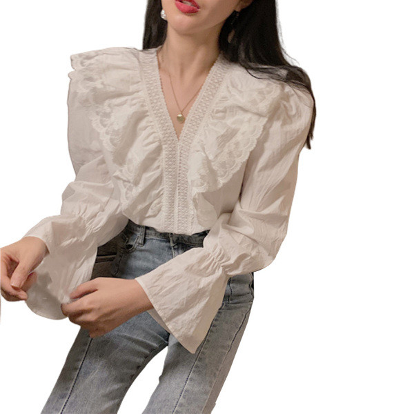 Modernūs moteriški marškiniai plačiomis rankovėmis ir špico iškirpte