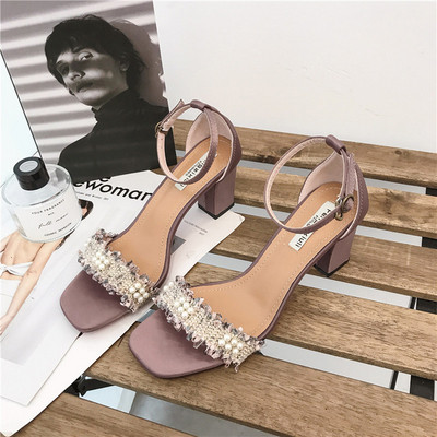 Moteriškos šiuolaikiškos basutės storu kulnu ir petnešėlėmis su perlais