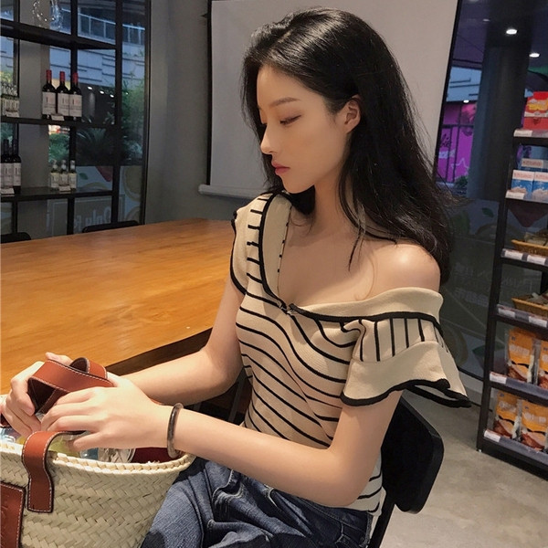 Retró női blúz V-nyakú, leesett ujjakkal