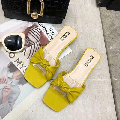 Moteriškos šlepetės su odiniu kaspinu ir storu žemu kulnu