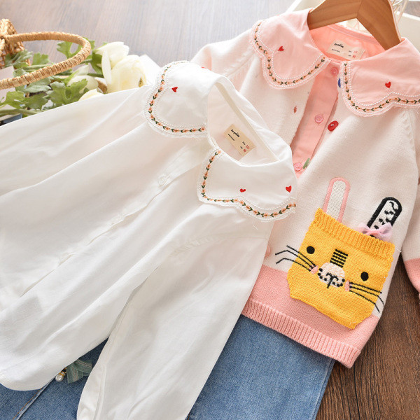 Naujo modelio vaikiški marškiniai ilgomis rankovėmis ir siuvinėjimais ant apykaklės