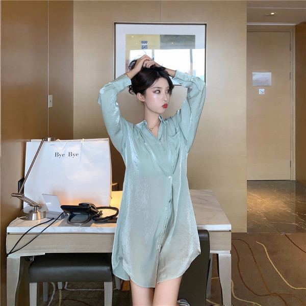 Laisvalaikio moteriška suknelė iš šifono - vidutinio ilgio