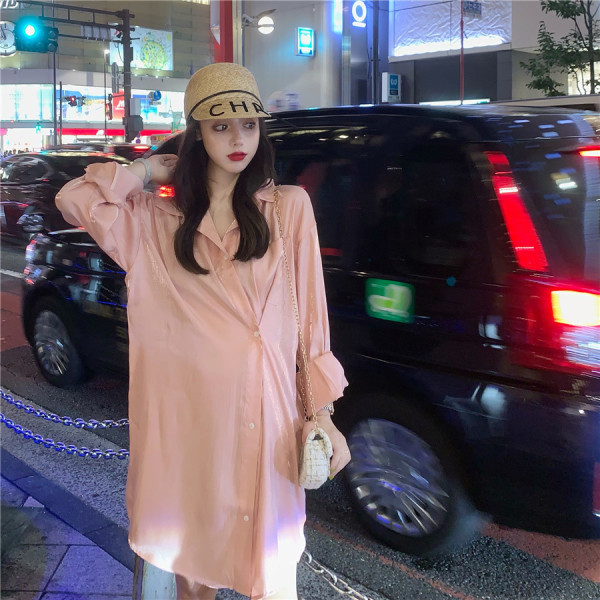 Laisvalaikio moteriška suknelė iš šifono - vidutinio ilgio