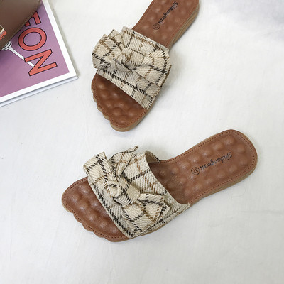 Moteriškos šlepetės plokščiu padu ir languotu kaspinu