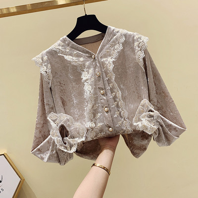 Aksominė moteriška palaidinė su V formos iškirpte ir nėriniais