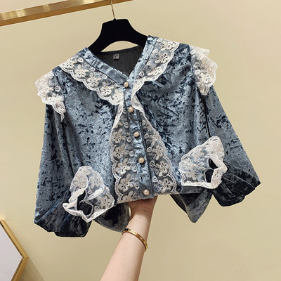 Aksominė moteriška palaidinė su V formos iškirpte ir nėriniais