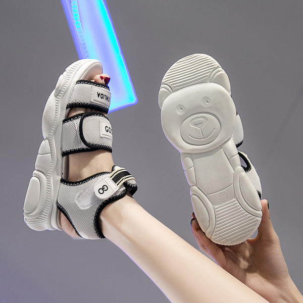 Moteriškos basutės su velcro lipduku ir aukštu padu