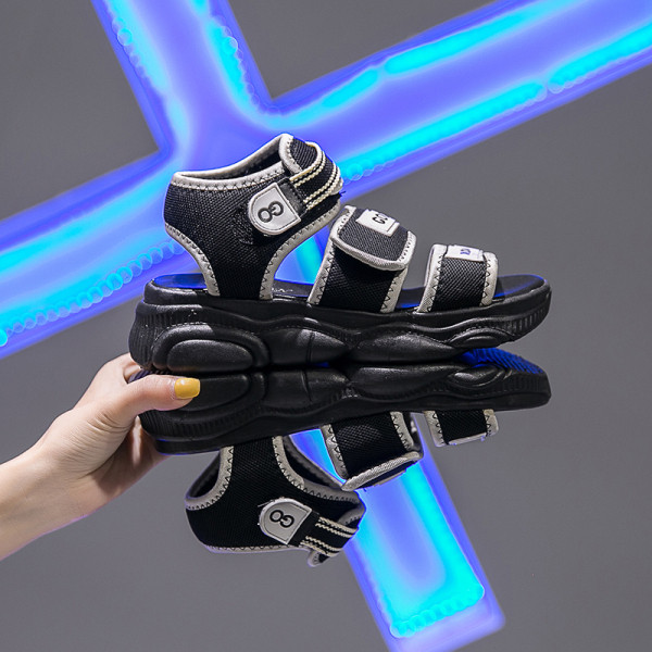 Moteriškos basutės su velcro lipduku ir aukštu padu