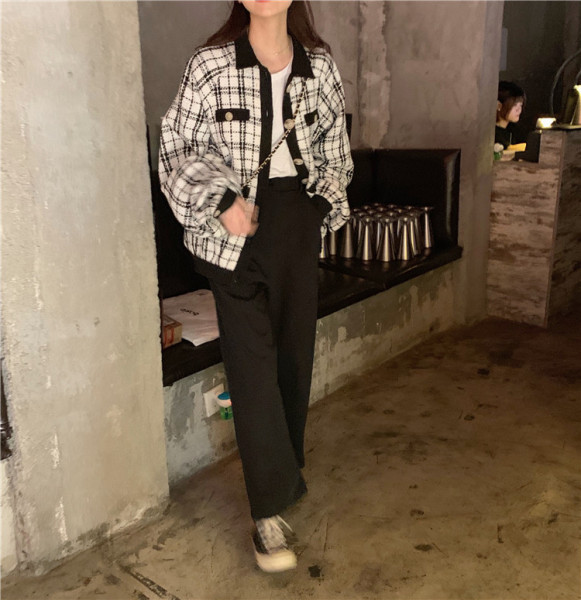 Tavaszi női fekete-fehér gombos kabát