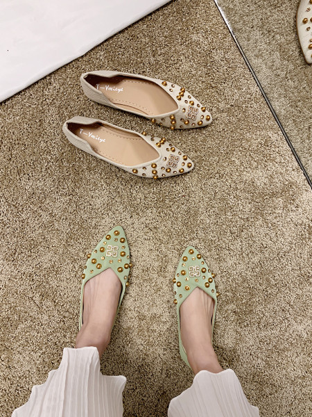 Pantofi casual de dama cu talpa plate si elemente metalice