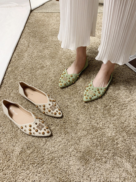 Pantofi casual de dama cu talpa plate si elemente metalice