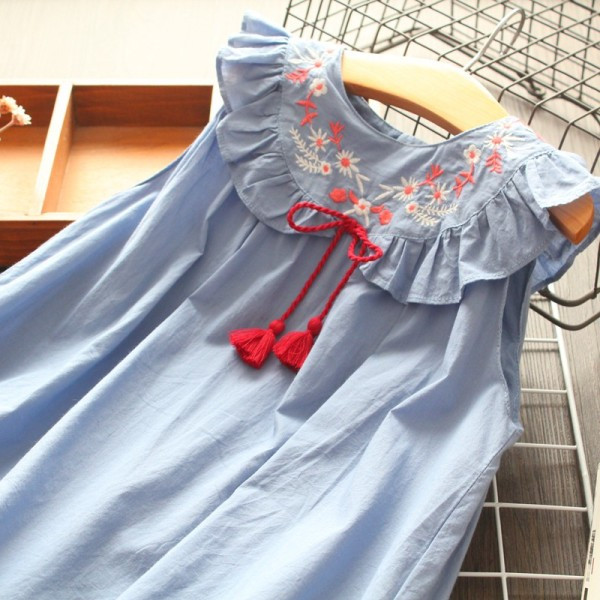 Jauna modeļa zila bērnu kleita ar izšuvumu - piegriezuma modelis