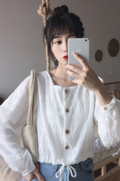 Moteriška laisvalaikio palaidinė su sagomis ir kaklaraiščiais