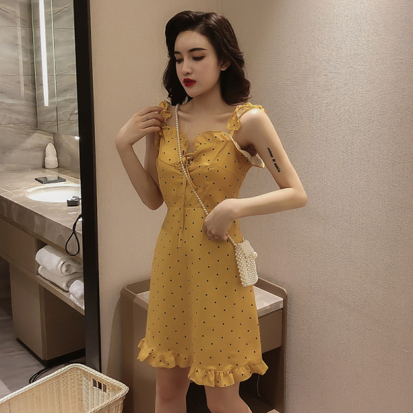 Laisvalaikio moteriška suknelė su petnešėlėmis ir garbanomis