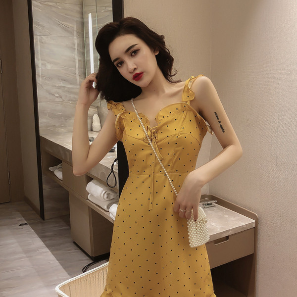 Laisvalaikio moteriška suknelė su petnešėlėmis ir garbanomis