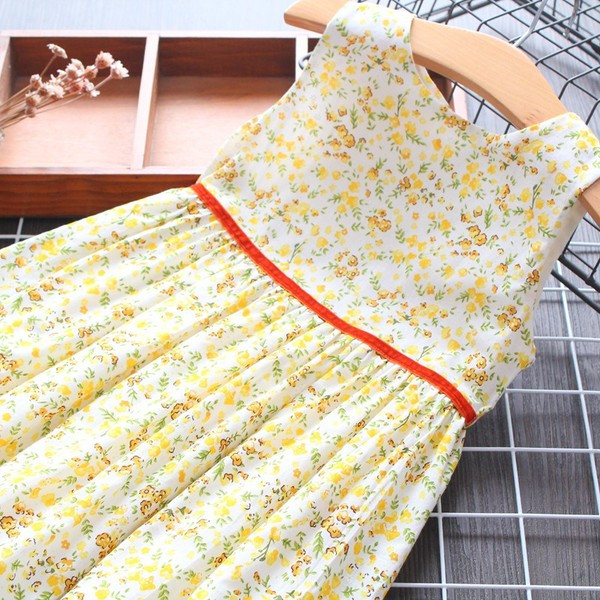 Új modell színes gyerekruha virágos motívumokkal - szabású modell