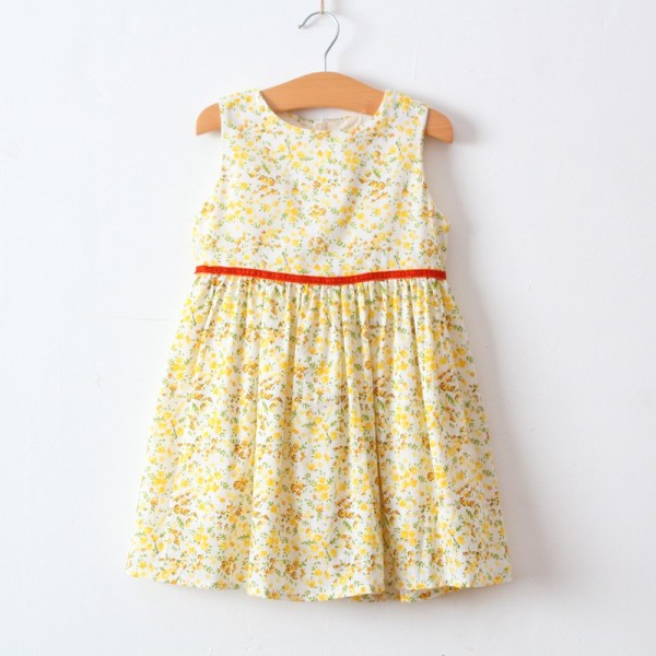 Új modell színes gyerekruha virágos motívumokkal - szabású modell