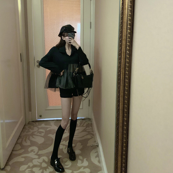 Melns sieviešu krekls ar klasisku apkakli, pogām un tillu