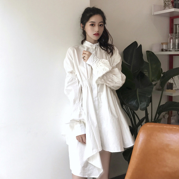 Aktuális női ruha széles modell ovális nyakkivágással és hosszú ujjakkal