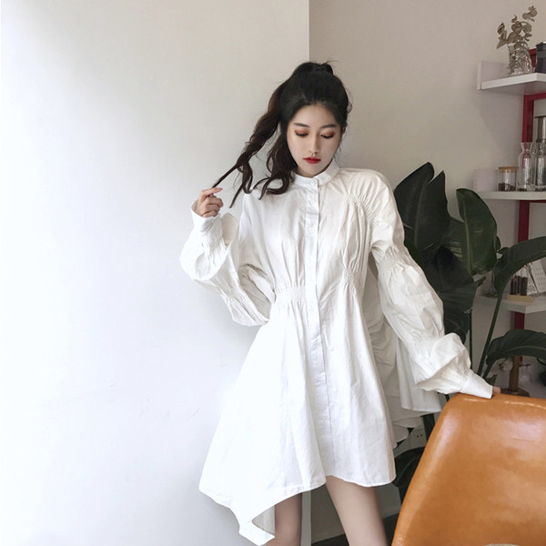 Aktuális női ruha széles modell ovális nyakkivágással és hosszú ujjakkal