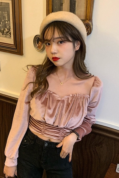 Trumpa aksominė moteriška palaidinė su tiuliu