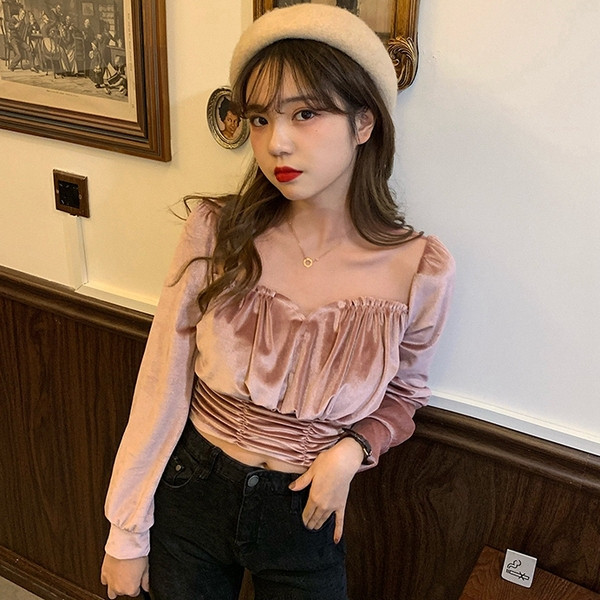 Trumpa aksominė moteriška palaidinė su tiuliu