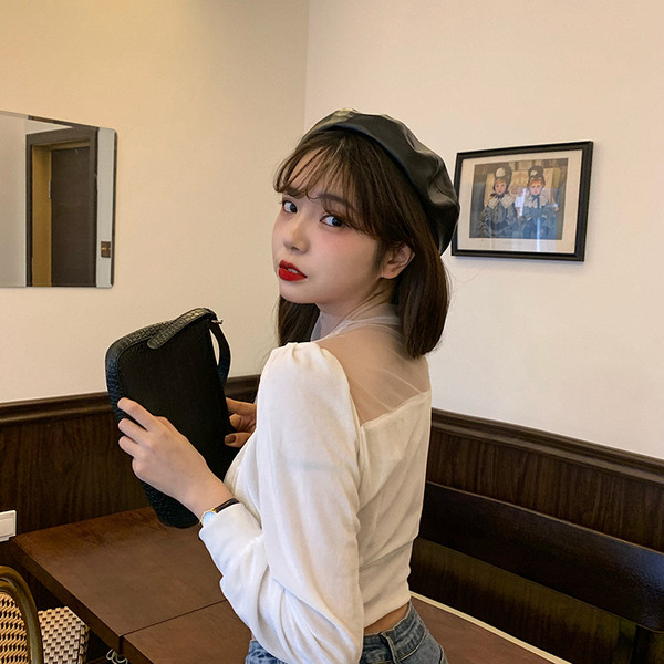 Trumpa aksominė moteriška palaidinė su tiuliu