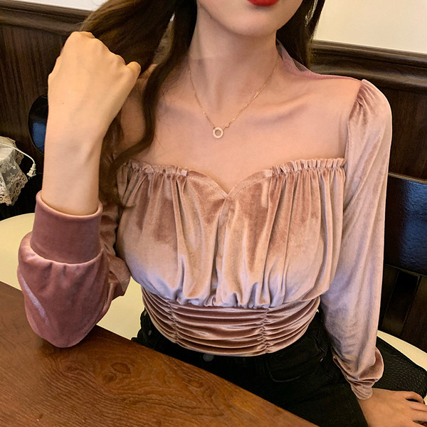 Trumpa aksominė moteriška palaidinė su tiuliu