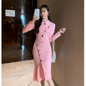 Stilīga sieviešu kleita ar garām piedurknēm un pogām