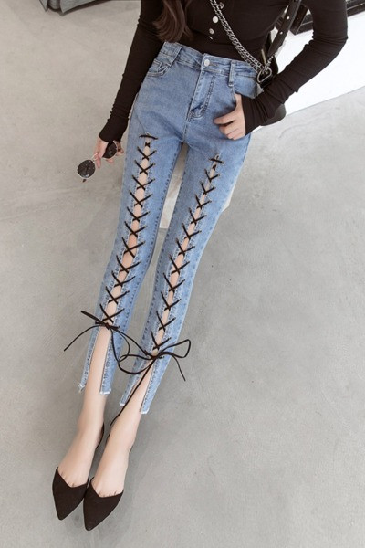 Dabartiniai moteriški džinsai Lieknas modelis su raišteliais ir aukštu liemeniu