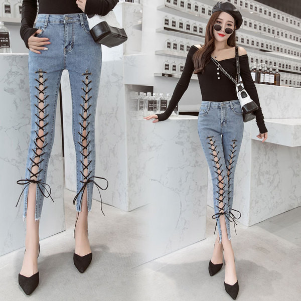 Dabartiniai moteriški džinsai Lieknas modelis su raišteliais ir aukštu liemeniu