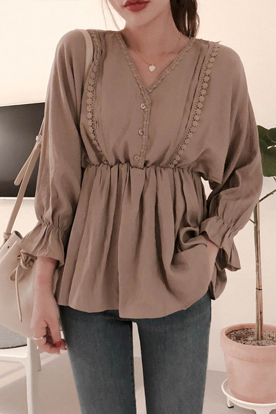 Bluza de dama eleganta model decupata cu decolteu in V